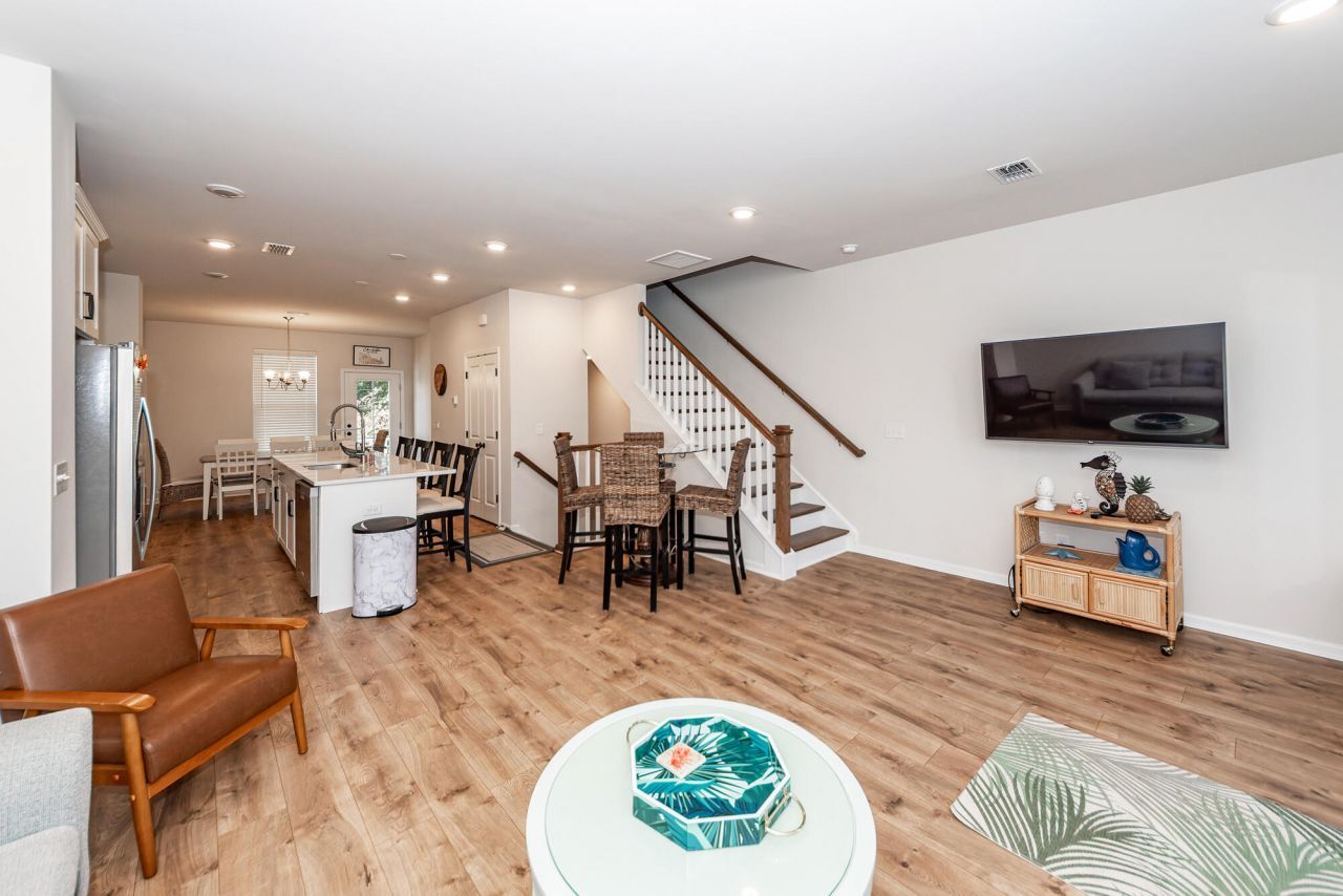 205 Harlequin Alley Photo 17