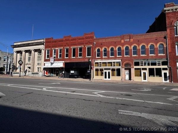 9 W Main Street , Ardmore, OK 73401