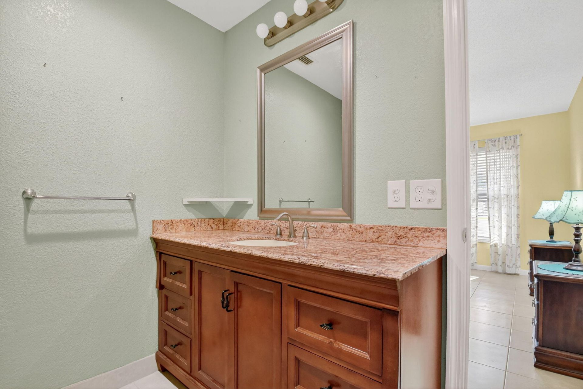 676 Laconia Circle, Unit B, Lake Worth, FL 33467 Photo