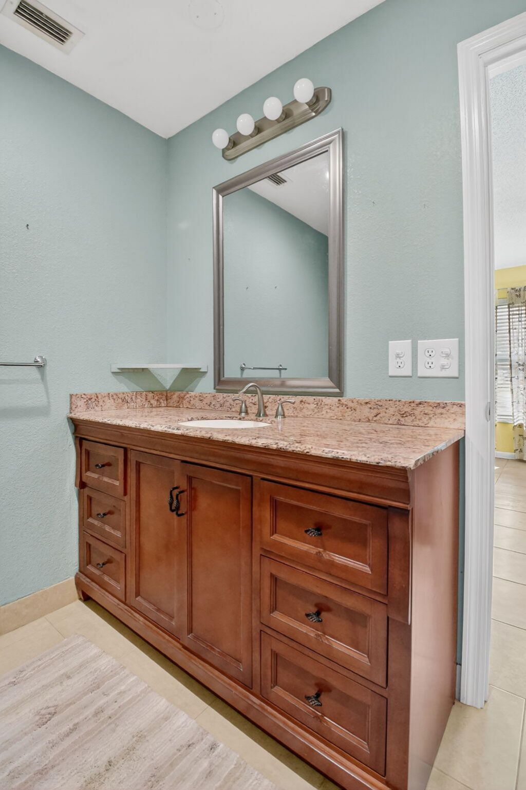 676 Laconia Circle, Unit B, Lake Worth, FL 33467 Photo