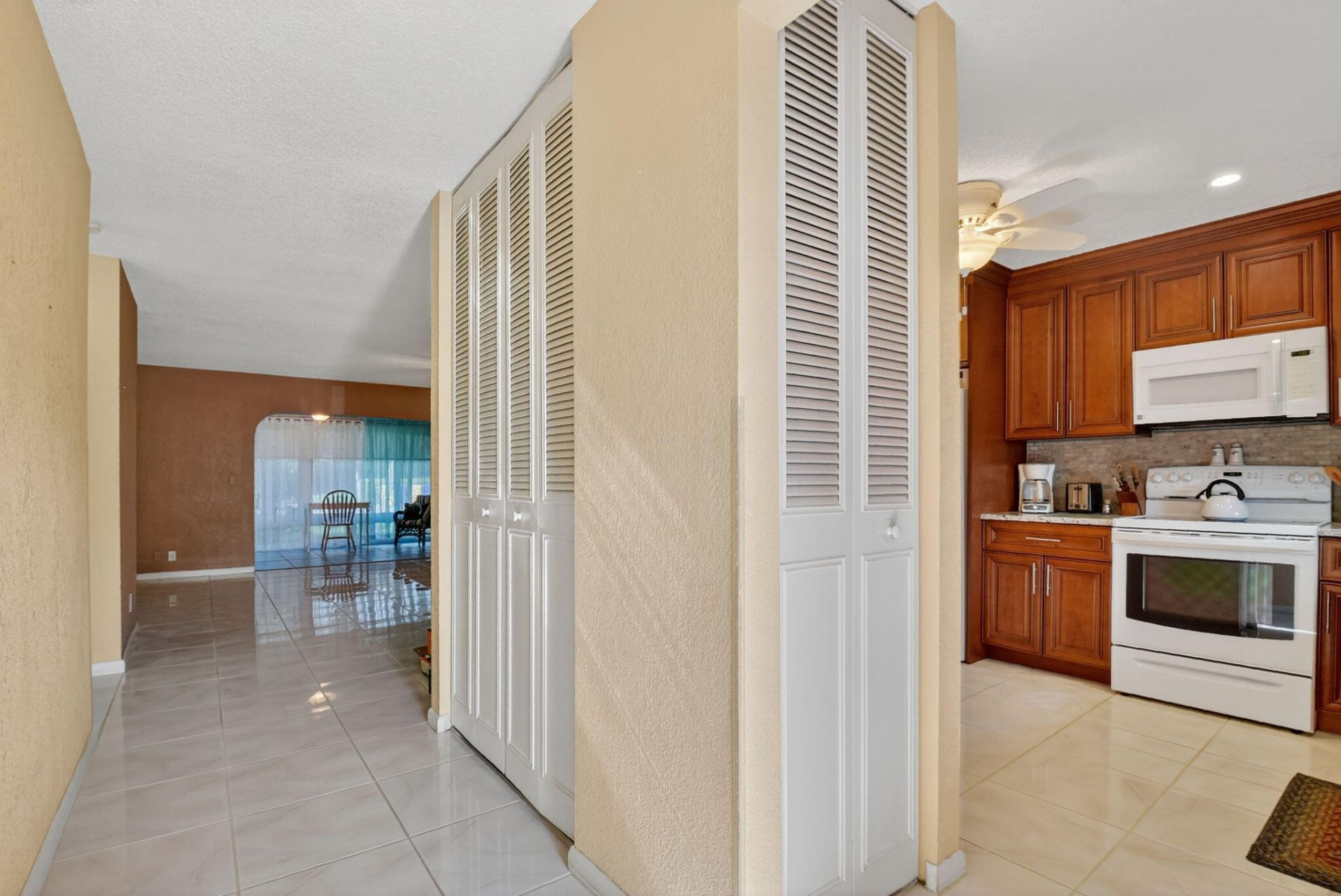 676 Laconia Circle, Unit B, Lake Worth, FL 33467 Photo