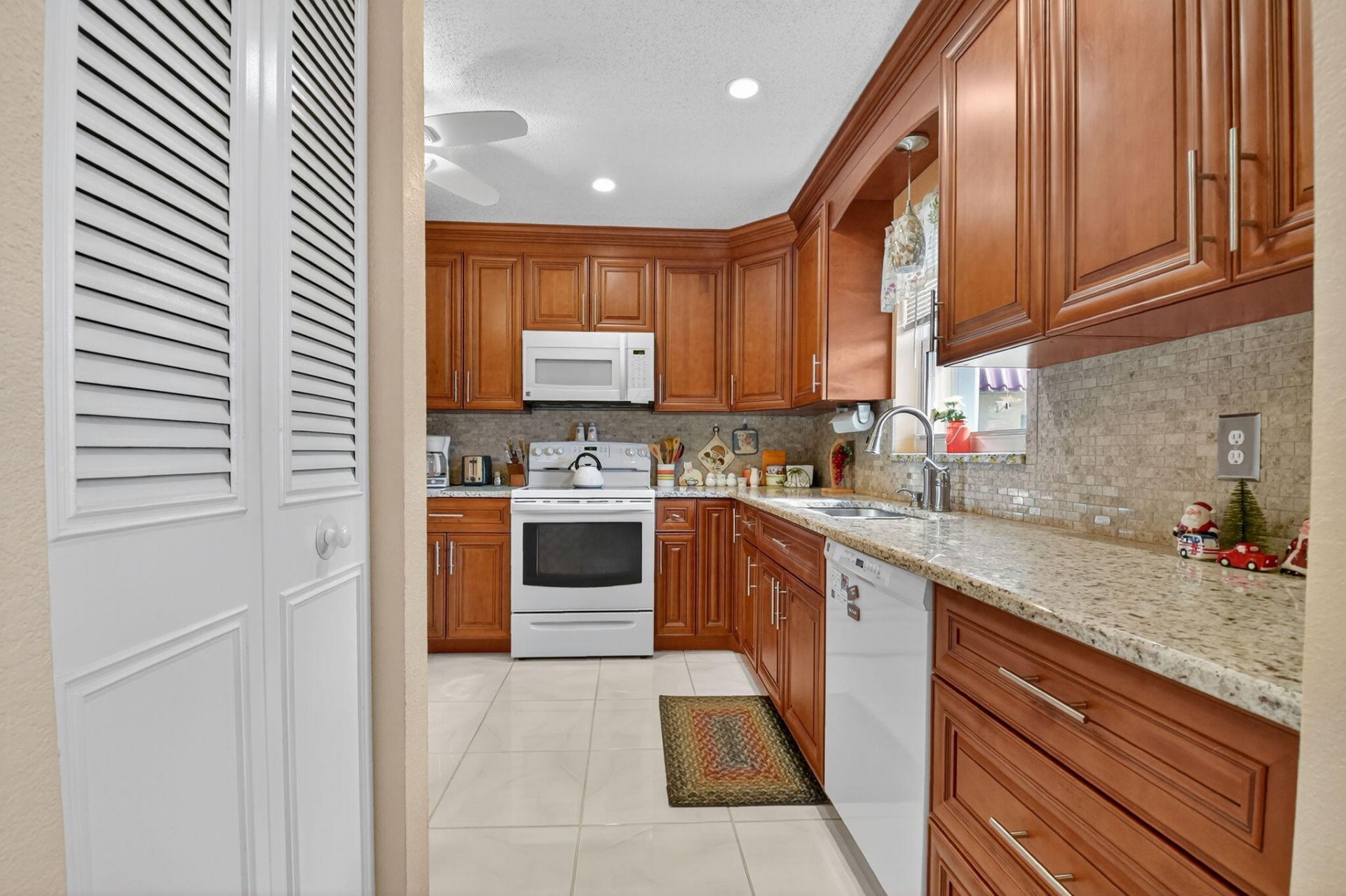 676 Laconia Circle, Unit B, Lake Worth, FL 33467 Photo