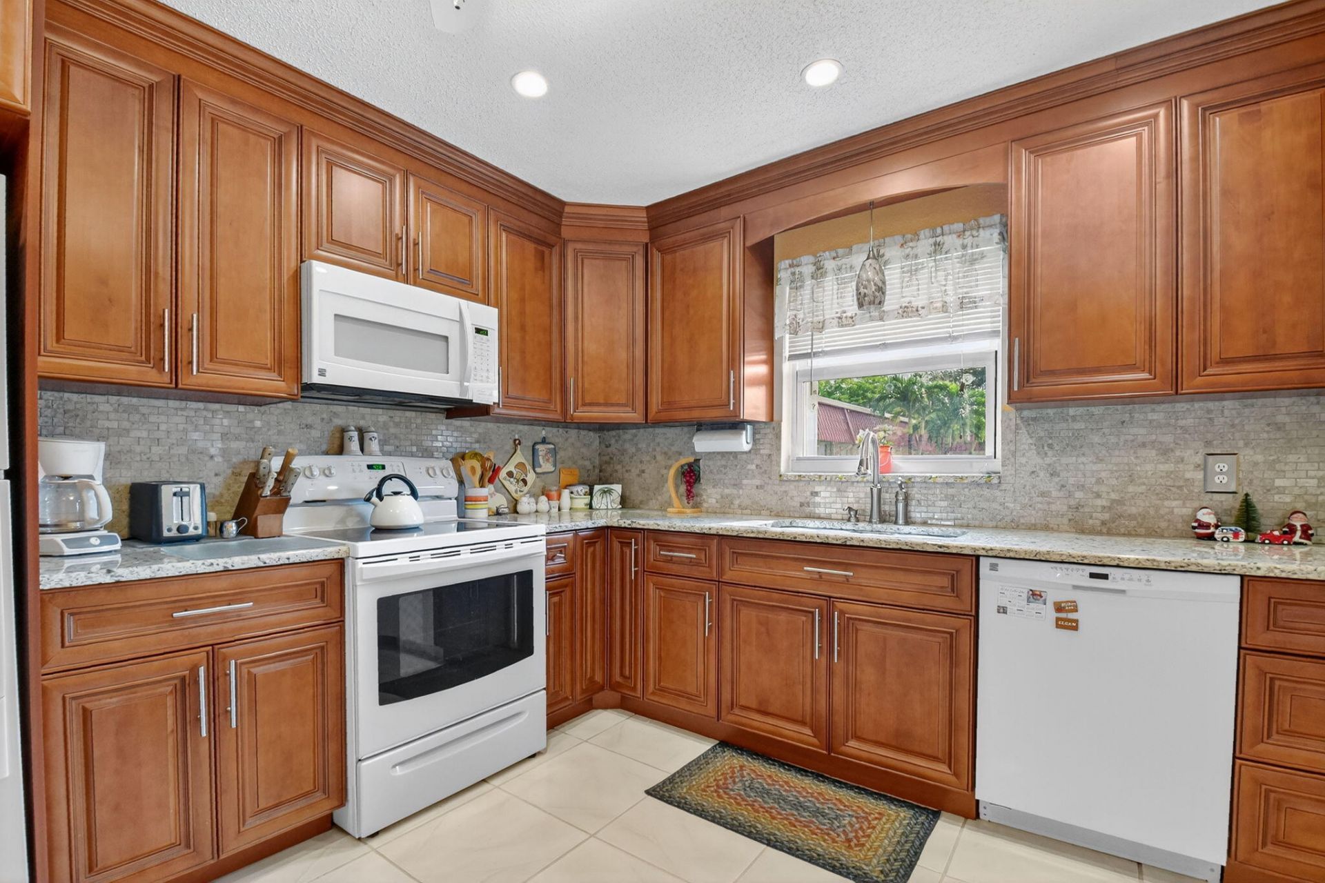 676 Laconia Circle, Unit B, Lake Worth, FL 33467 Photo