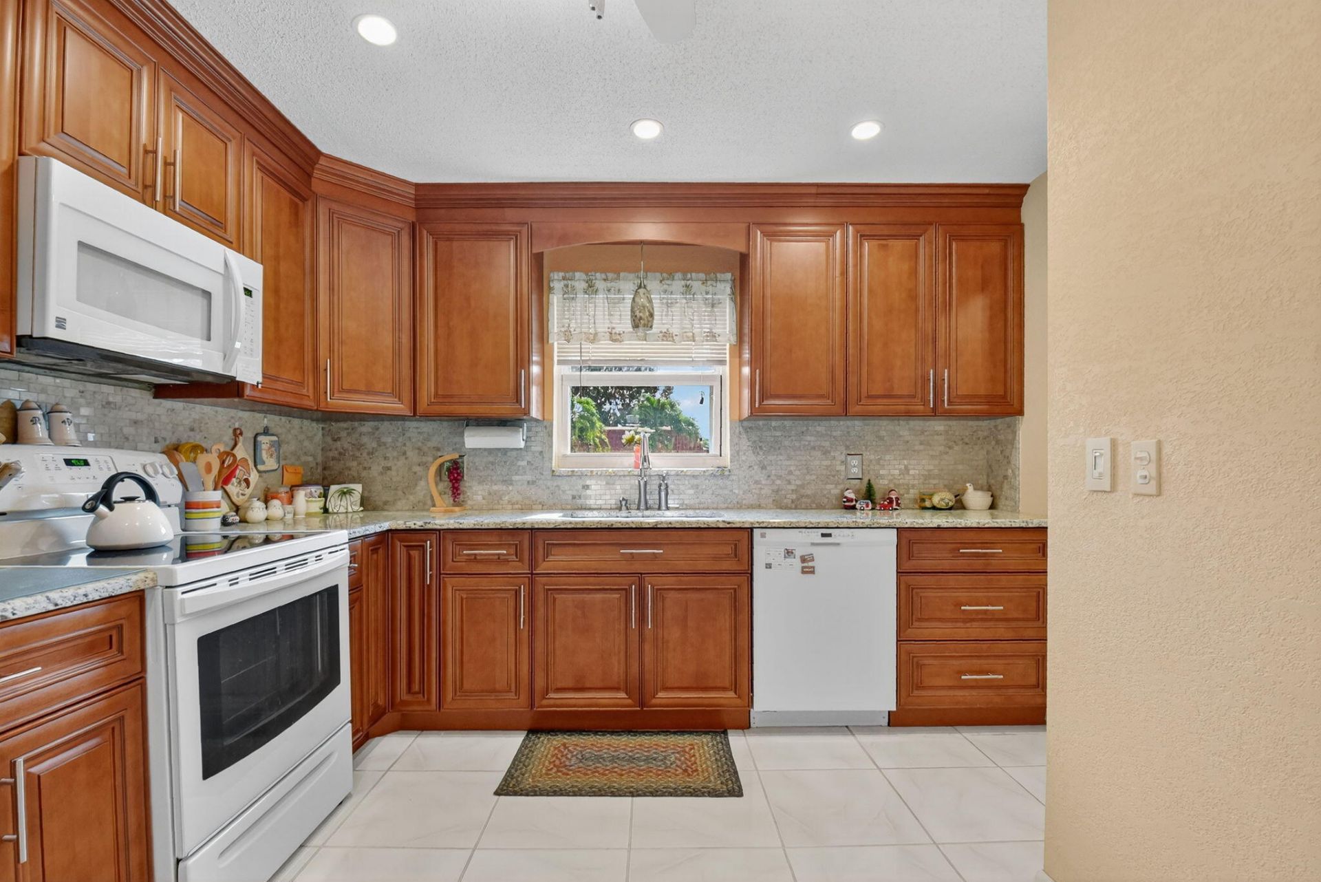 676 Laconia Circle, Unit B, Lake Worth, FL 33467 Photo