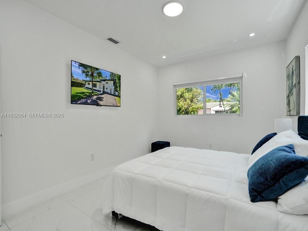 210 NE 85th St, El Portal, FL 33138 Photo