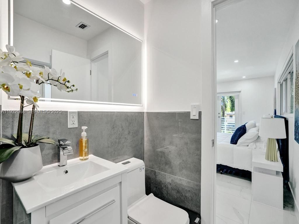 210 NE 85th St, El Portal, FL 33138 Photo