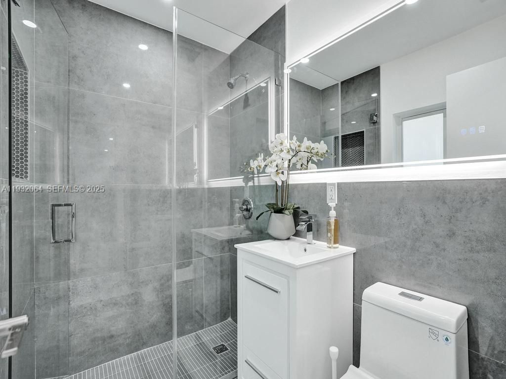 210 NE 85th St, El Portal, FL 33138 Photo