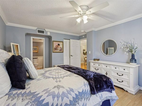 4850 NW 29th Ct, Unit 325, Lauderdale Lakes, FL 33313