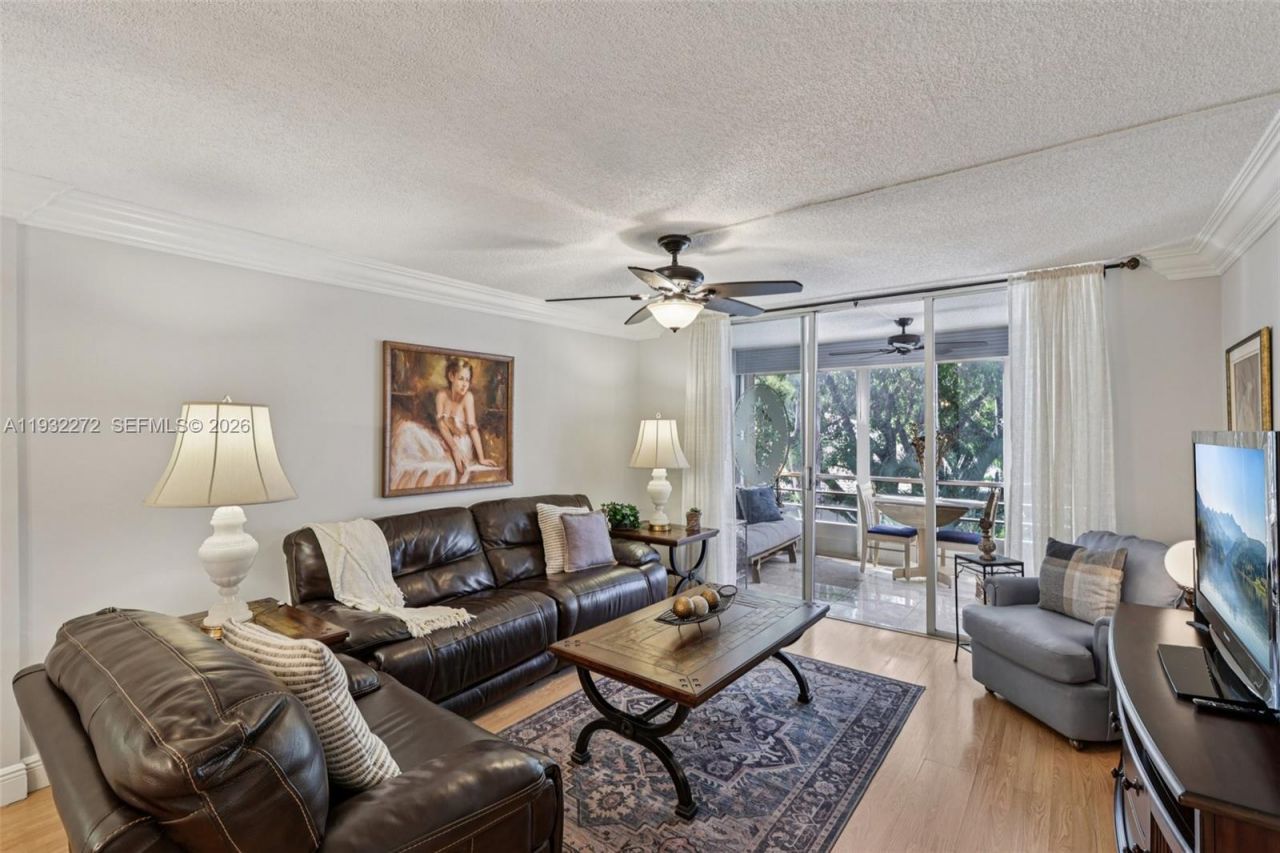 4850 NW 29th Ct, Unit 325, Lauderdale Lakes, FL 33313 Photo