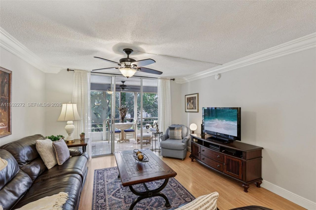 4850 NW 29th Ct, Unit 325, Lauderdale Lakes, FL 33313 Photo