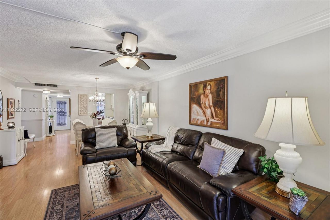 4850 NW 29th Ct, Unit 325, Lauderdale Lakes, FL 33313 Photo