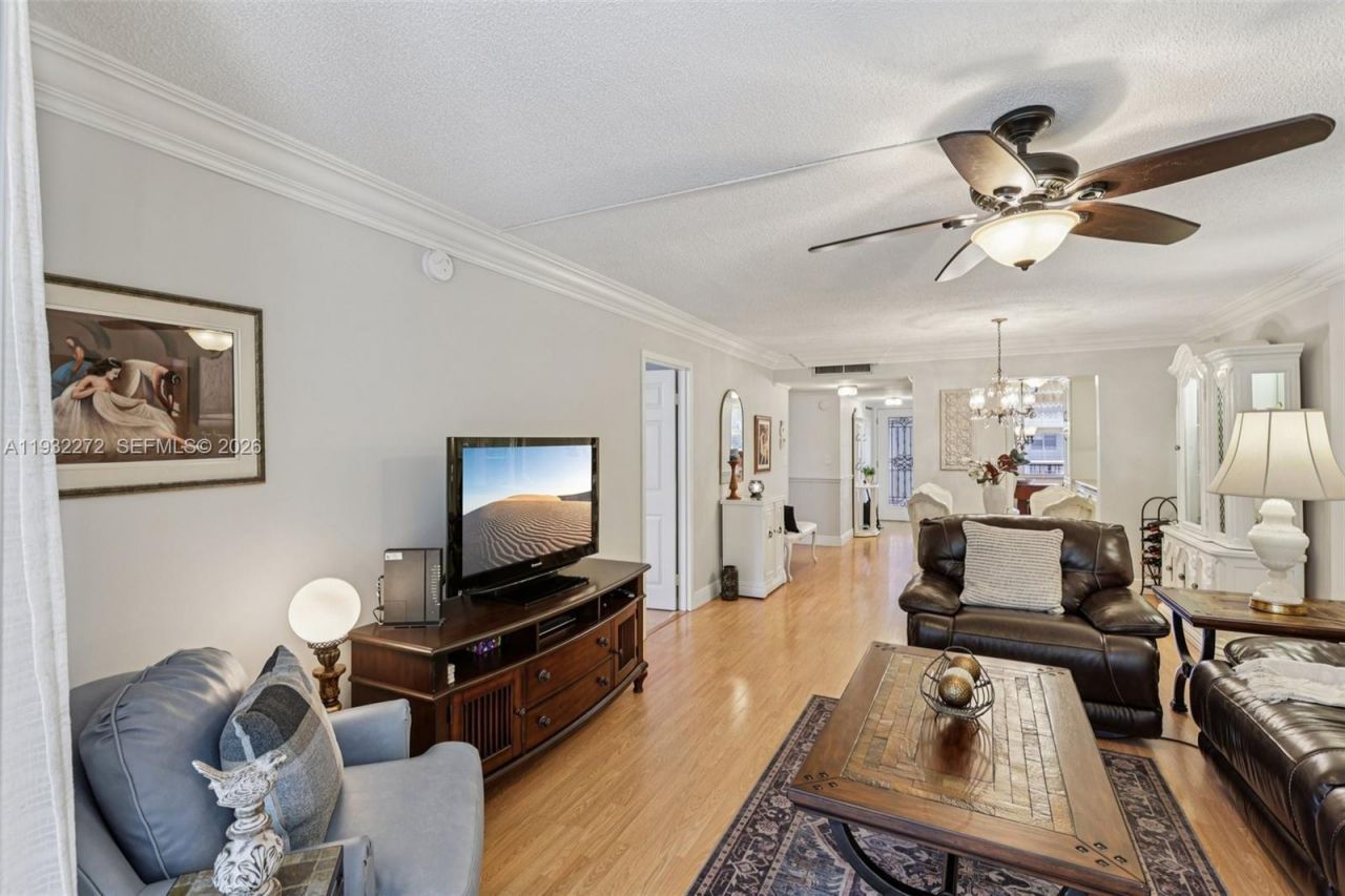 4850 NW 29th Ct, Unit 325, Lauderdale Lakes, FL 33313 Photo