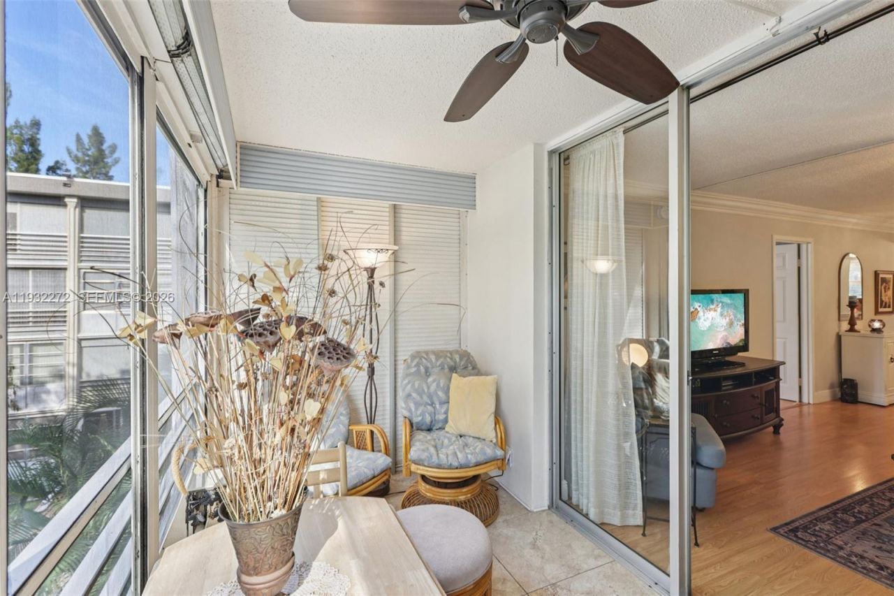 4850 NW 29th Ct, Unit 325, Lauderdale Lakes, FL 33313 Photo