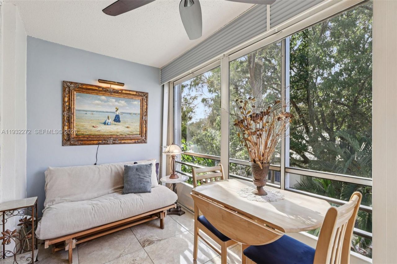 4850 NW 29th Ct, Unit 325, Lauderdale Lakes, FL 33313 Photo