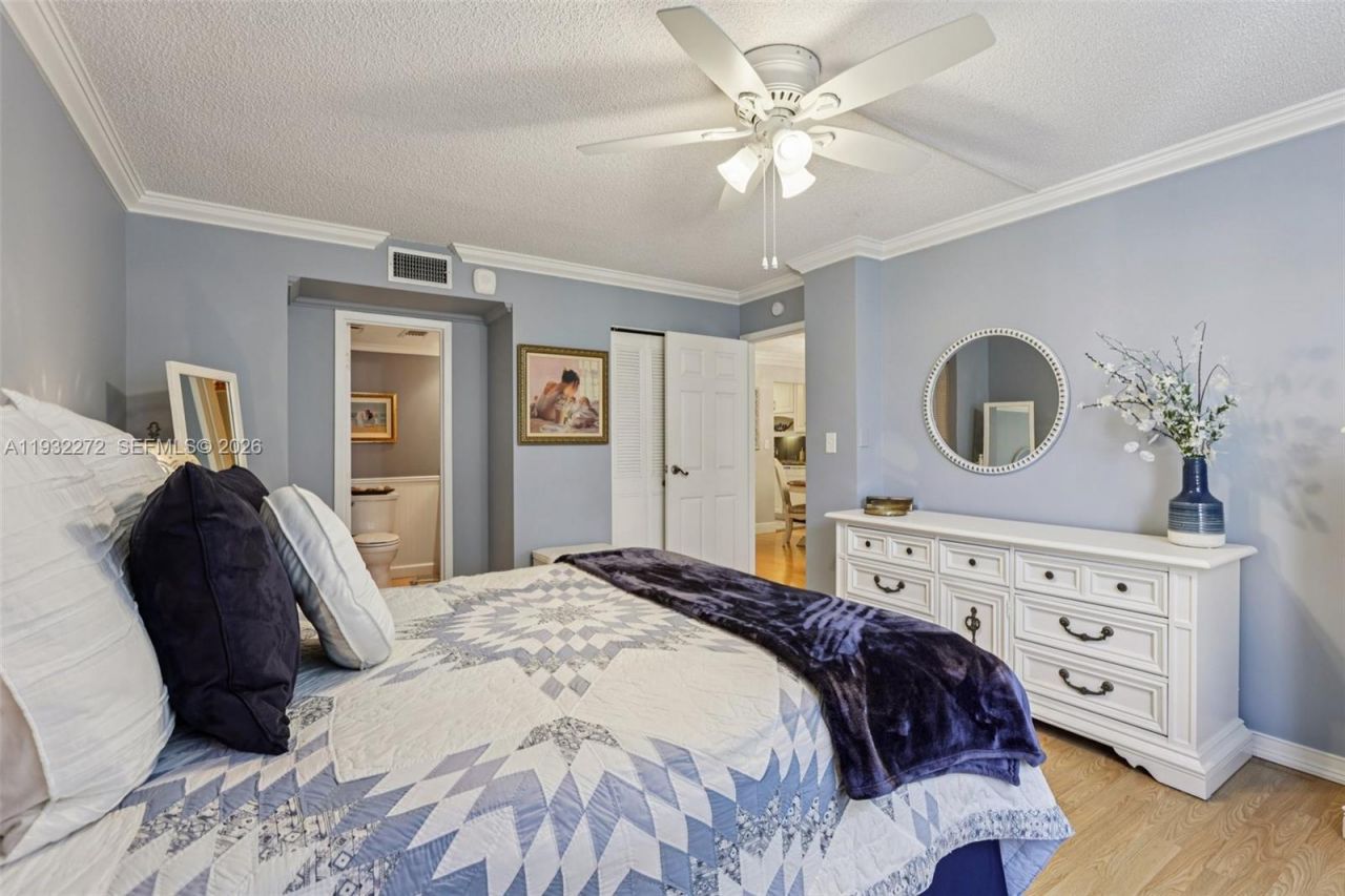 4850 NW 29th Ct, Unit 325, Lauderdale Lakes, FL 33313 Photo