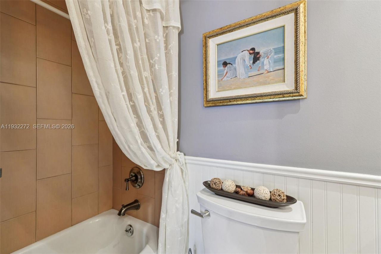 4850 NW 29th Ct, Unit 325, Lauderdale Lakes, FL 33313 Photo