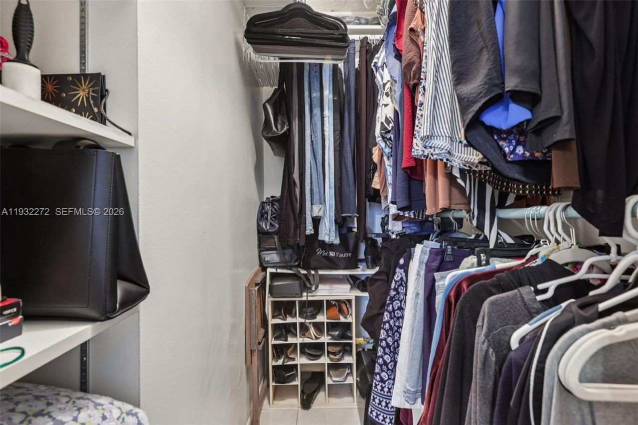 4850 NW 29th Ct, Unit 325, Lauderdale Lakes, FL 33313 Photo