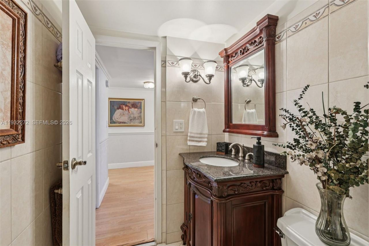 4850 NW 29th Ct, Unit 325, Lauderdale Lakes, FL 33313 Photo