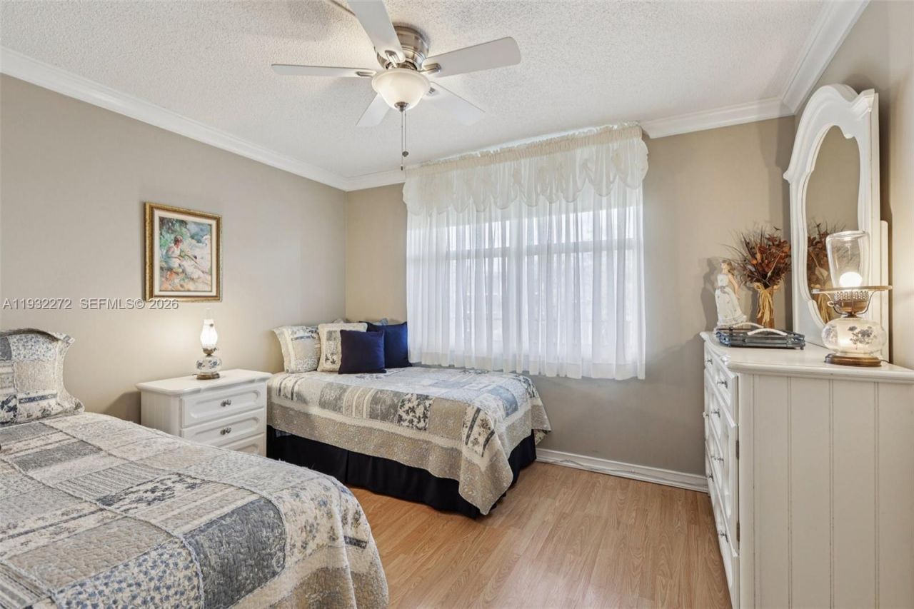 4850 NW 29th Ct, Unit 325, Lauderdale Lakes, FL 33313 Photo