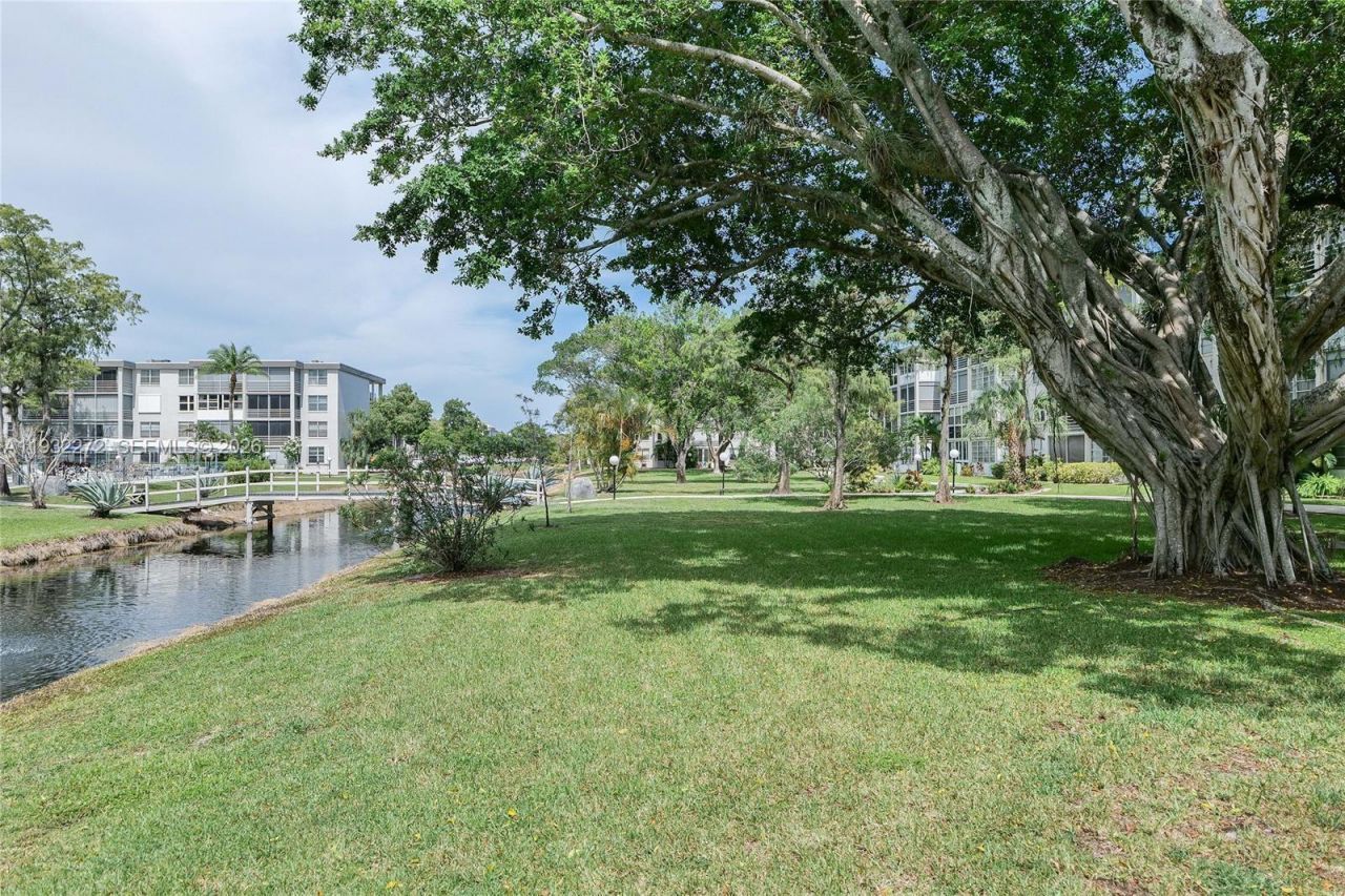 4850 NW 29th Ct, Unit 325, Lauderdale Lakes, FL 33313 Photo