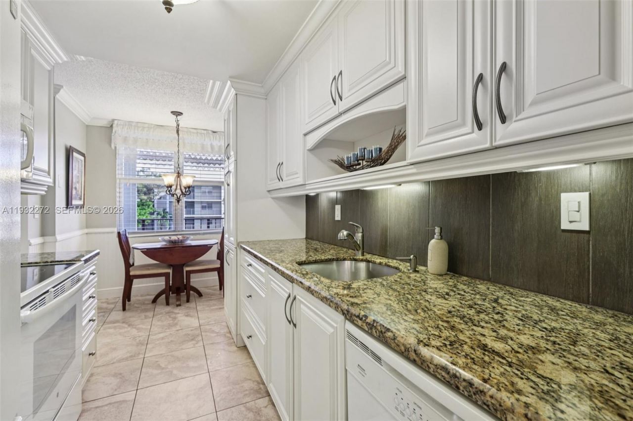 4850 NW 29th Ct, Unit 325, Lauderdale Lakes, FL 33313 Photo