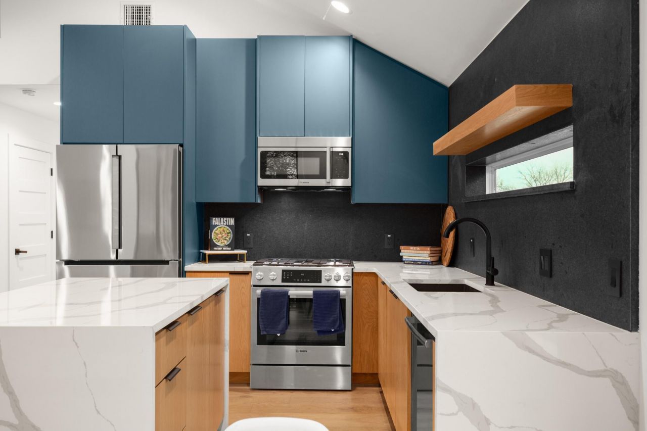 2416 E 10th St, Austin, TX 78702 Main Photo