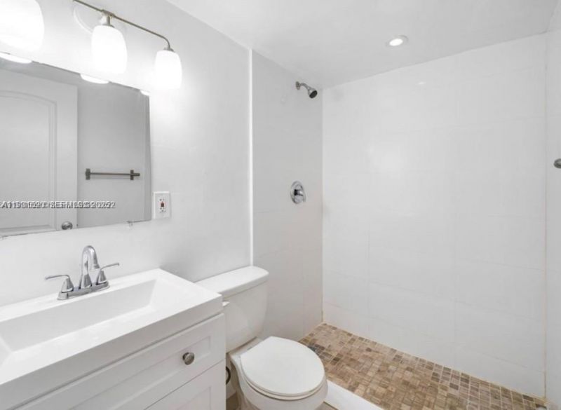 552 NE 61st St, Unit 4, Miami, FL 33137 Photo