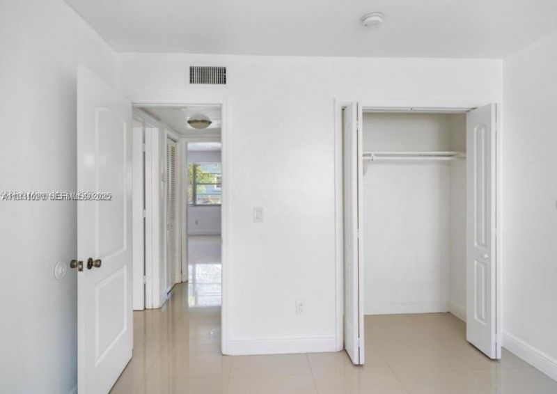 552 NE 61st St, Unit 4, Miami, FL 33137 Photo