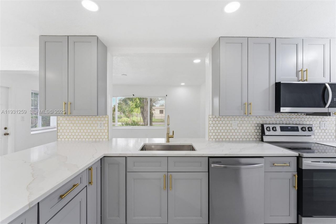 671 NW 23rd Ter, Pompano Beach, FL 33069 Photo