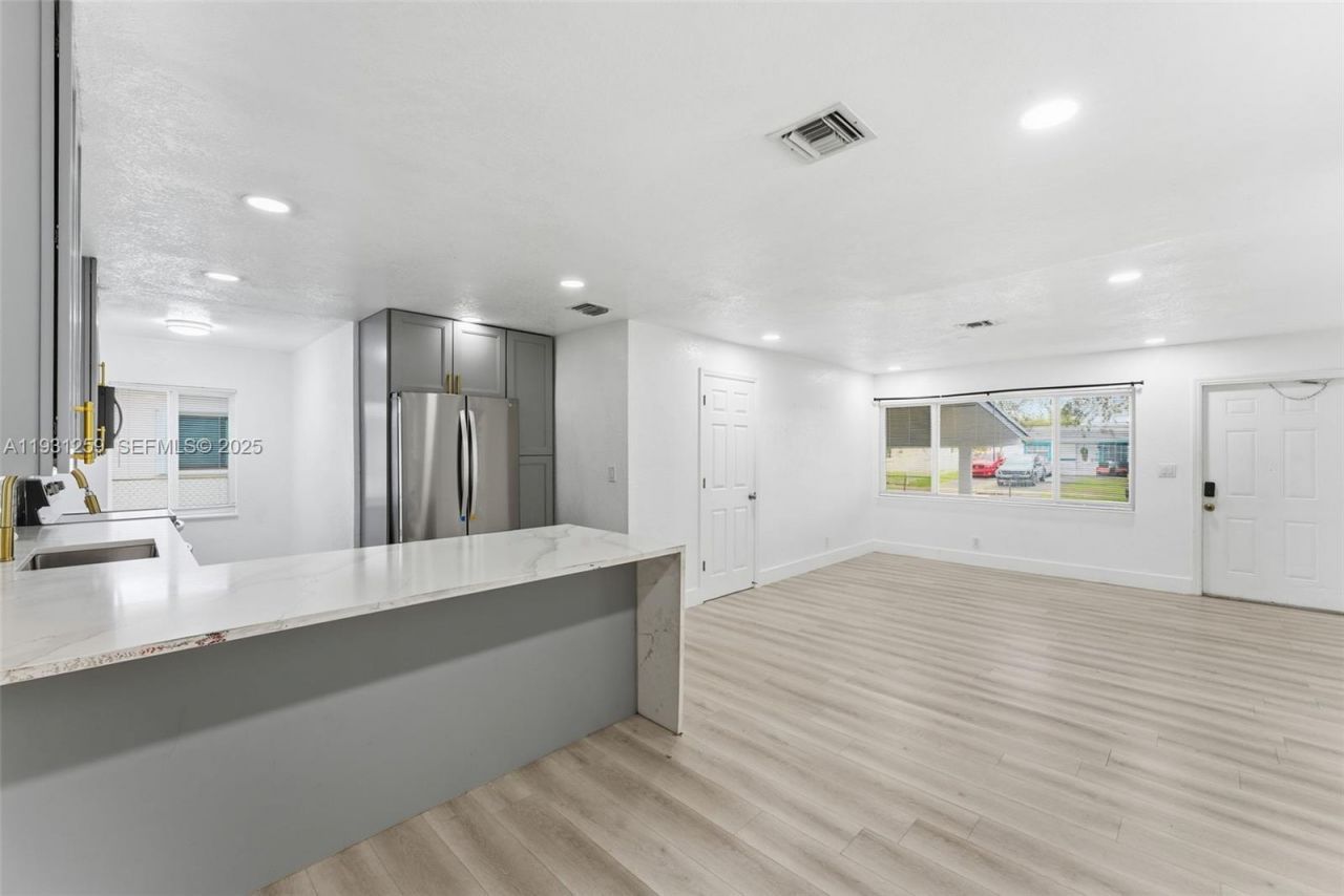 671 NW 23rd Ter, Pompano Beach, FL 33069 Photo