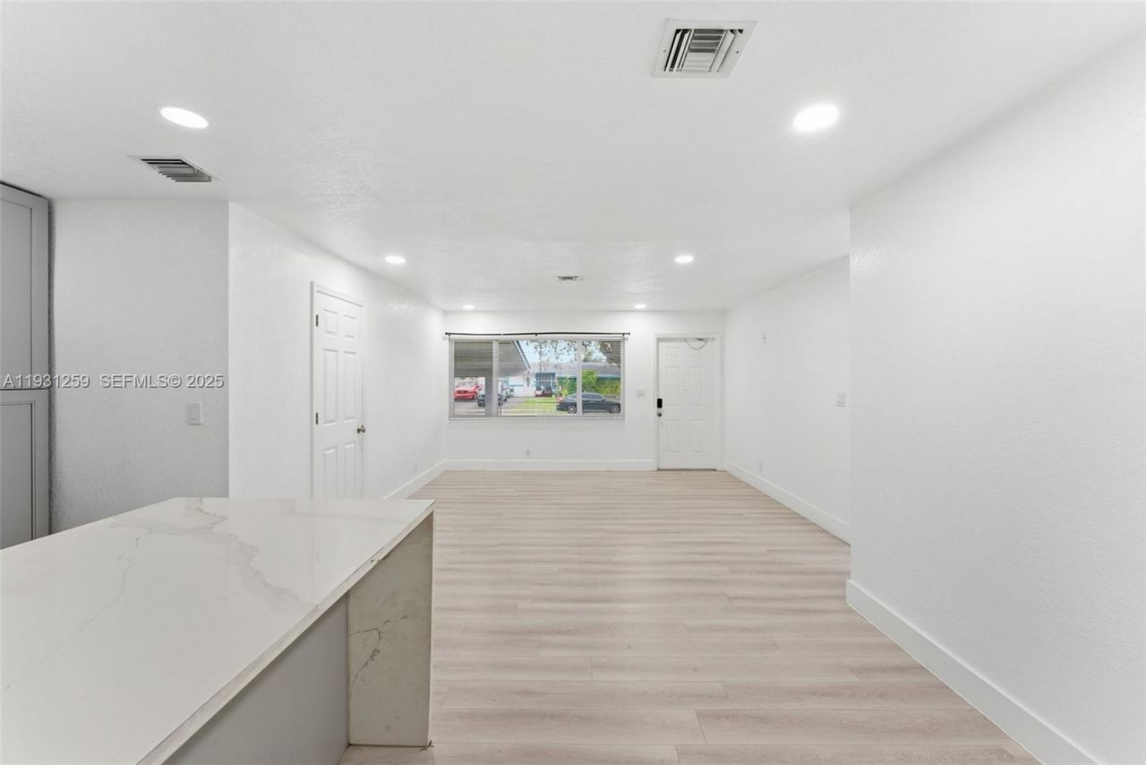 671 NW 23rd Ter, Pompano Beach, FL 33069 Photo