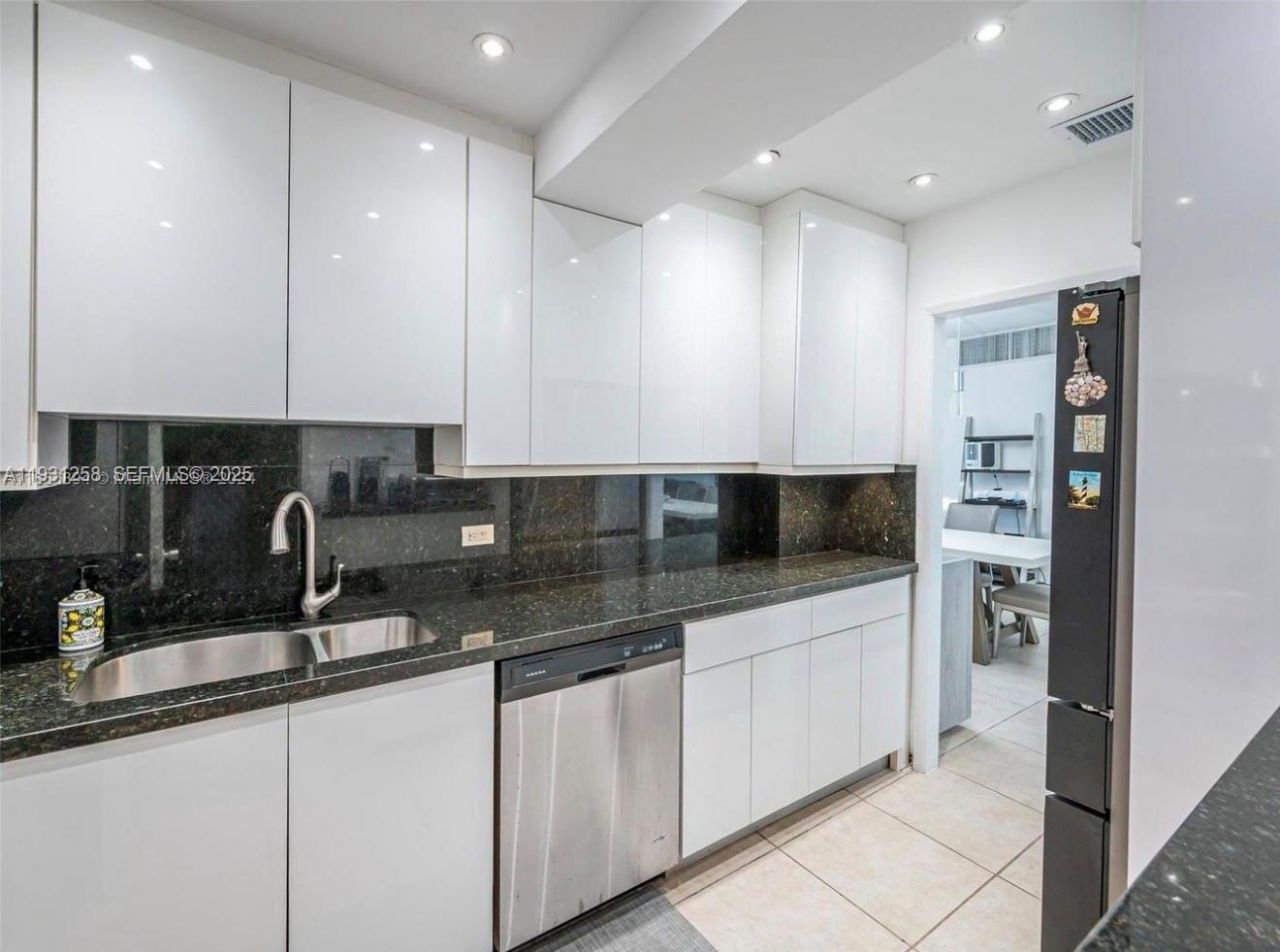 5005 Collins Ave , Unit 1506, Miami Beach, FL 33140 Photo