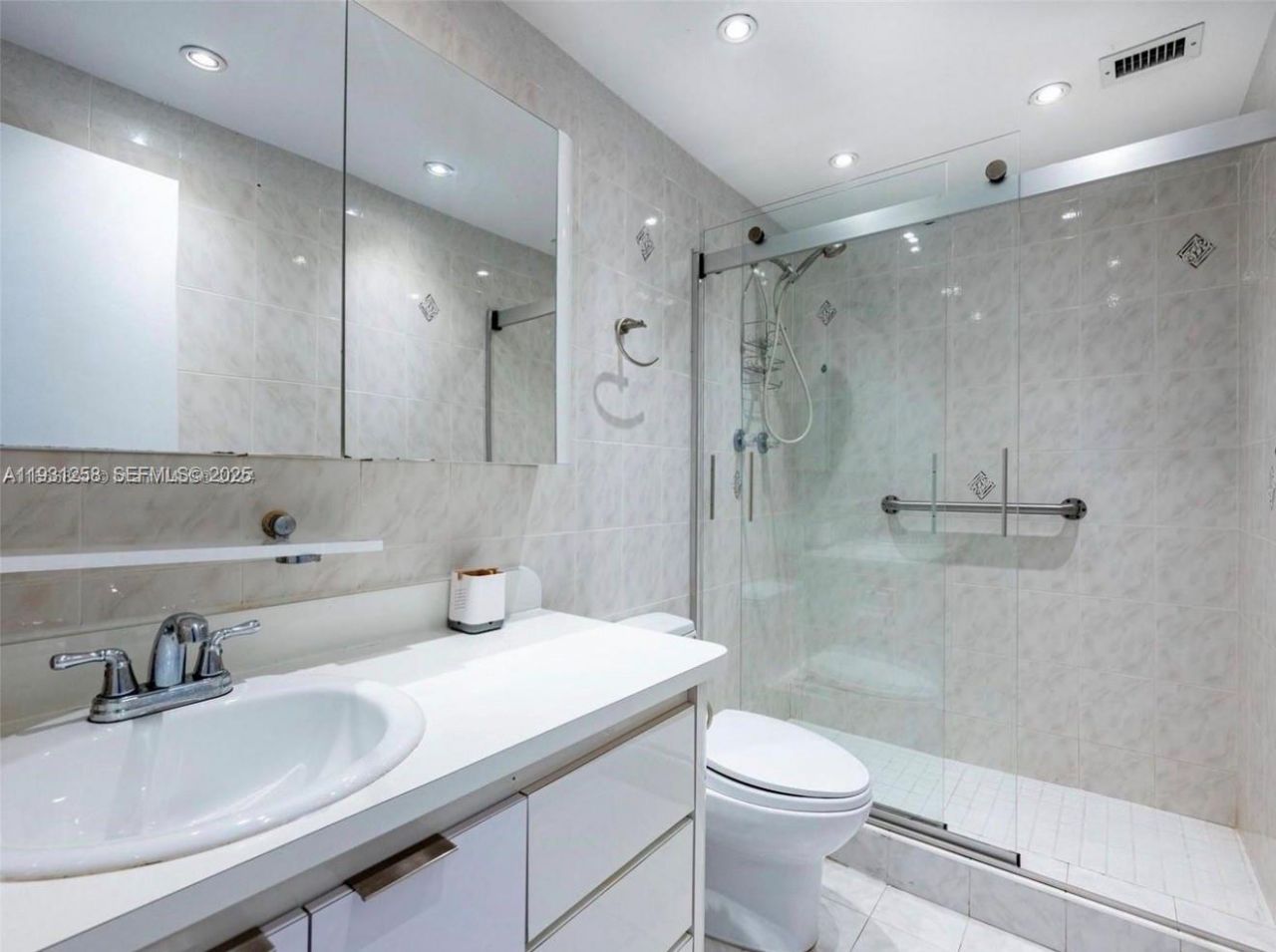 5005 Collins Ave , Unit 1506, Miami Beach, FL 33140 Photo