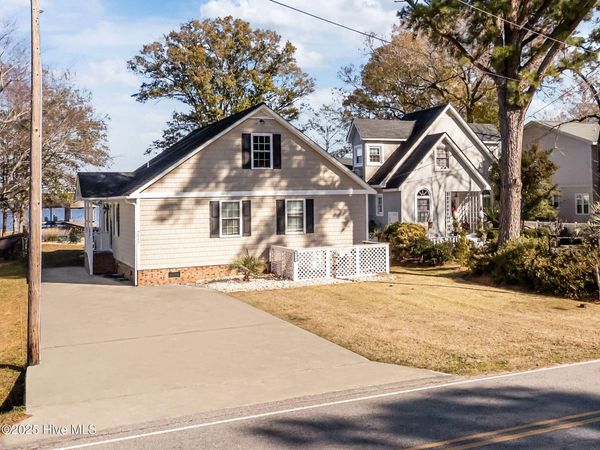 2517 Waccamaw Shores Road, Lake Waccamaw, NC 28450