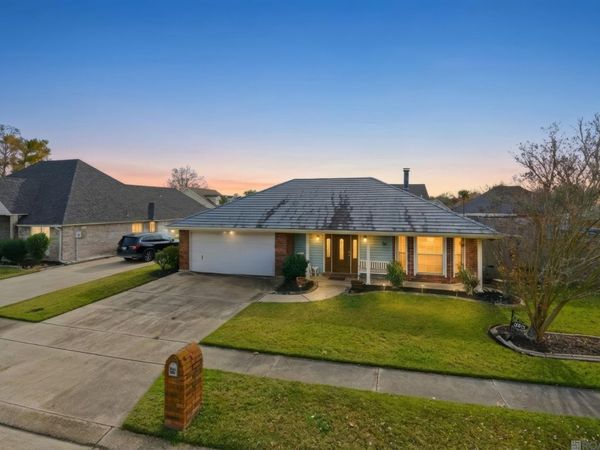 328 N Canterbury Dr, Laplace, LA 70068