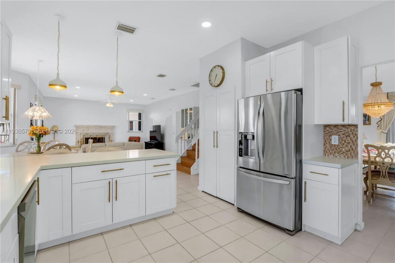 1008 NW 180th Ave, Pembroke Pines, FL 33029 Photo