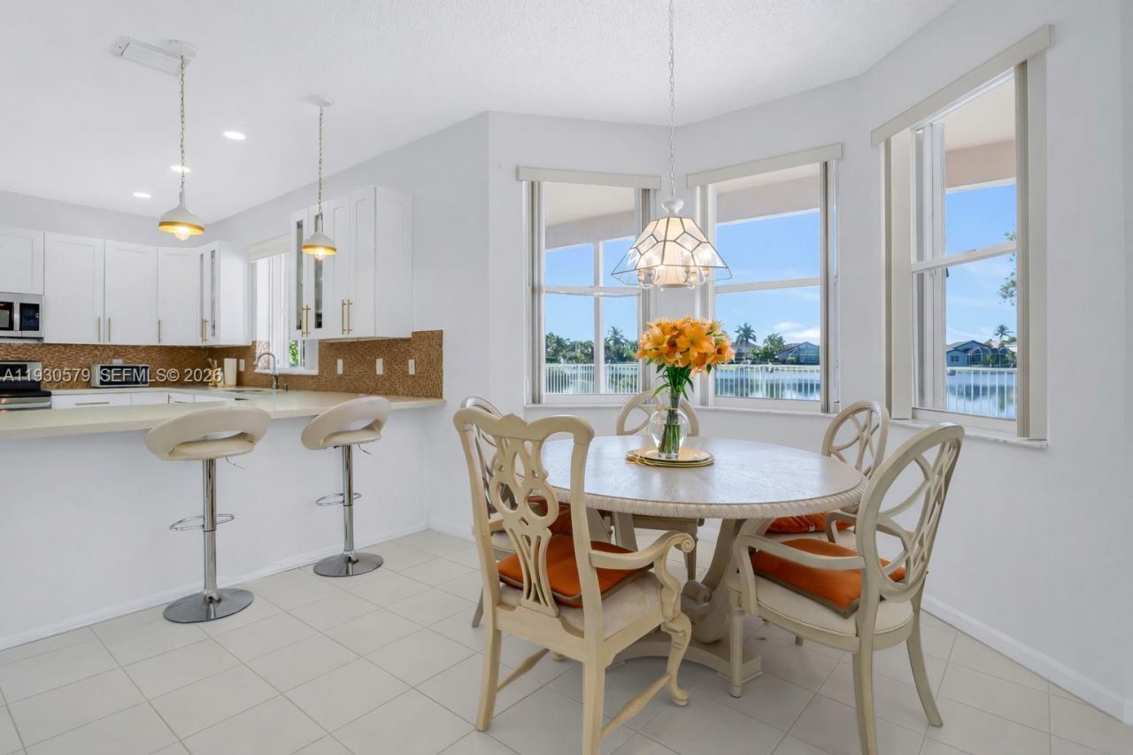 1008 NW 180th Ave, Pembroke Pines, FL 33029 Photo