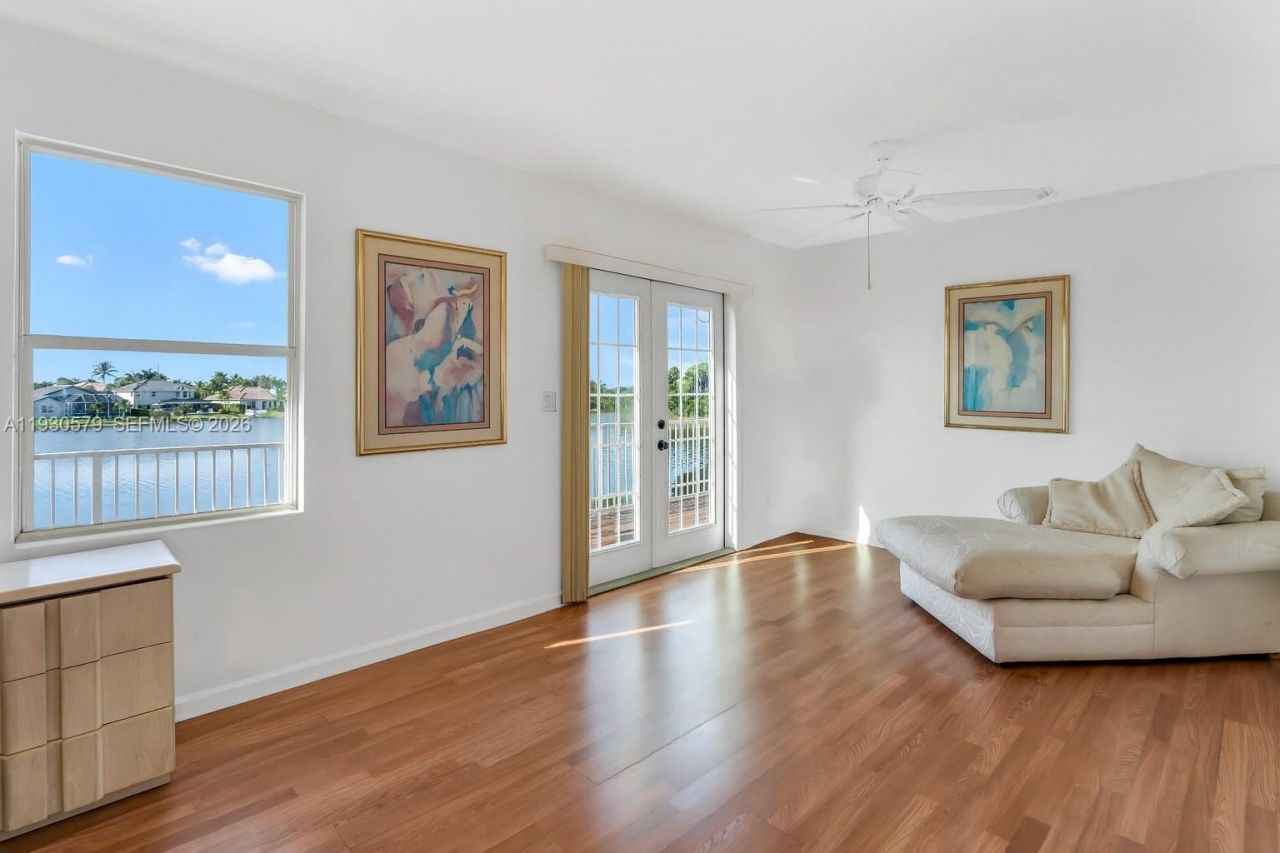 1008 NW 180th Ave, Pembroke Pines, FL 33029 Photo