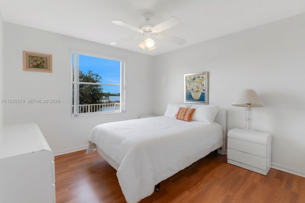 1008 NW 180th Ave, Pembroke Pines, FL 33029 Photo