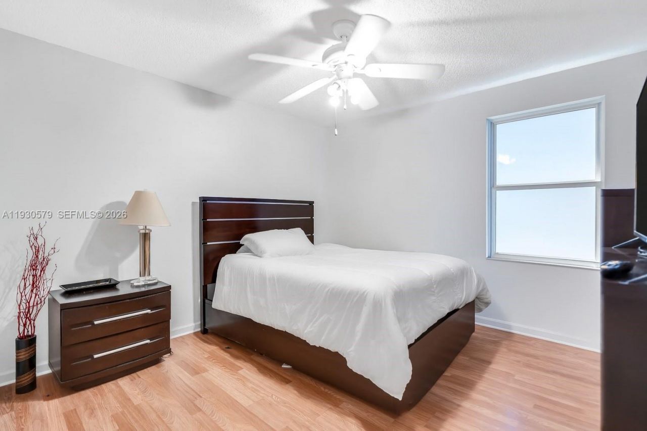 1008 NW 180th Ave, Pembroke Pines, FL 33029 Photo