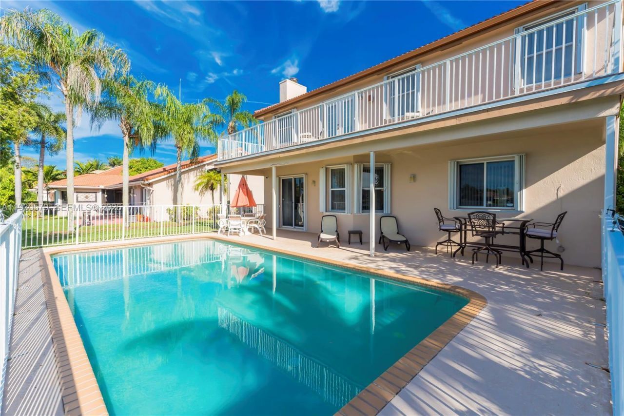 1008 NW 180th Ave, Pembroke Pines, FL 33029 Photo