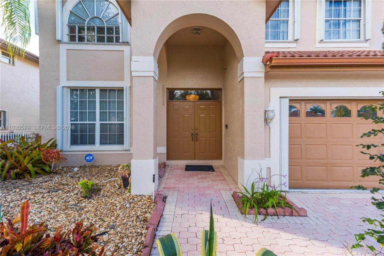 1008 NW 180th Ave, Pembroke Pines, FL 33029 Photo