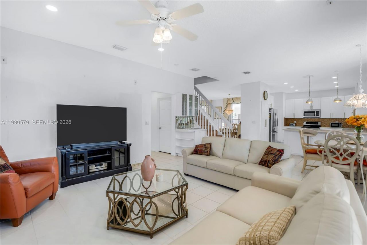 1008 NW 180th Ave, Pembroke Pines, FL 33029 Photo