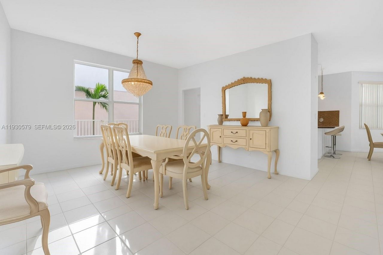 1008 NW 180th Ave, Pembroke Pines, FL 33029 Photo