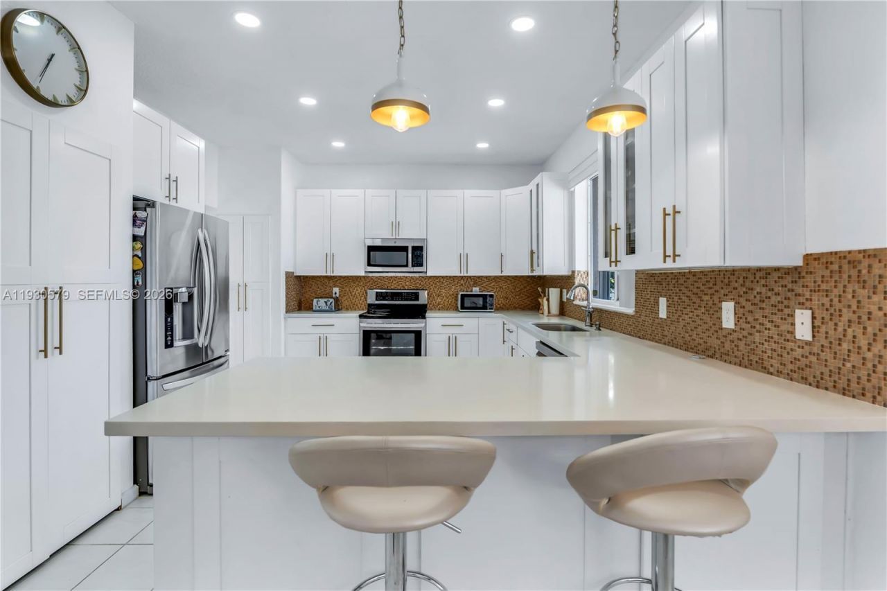 1008 NW 180th Ave, Pembroke Pines, FL 33029 Photo