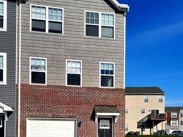 815 SCHOONER LANE, MECHANICSBURG, PA 17050