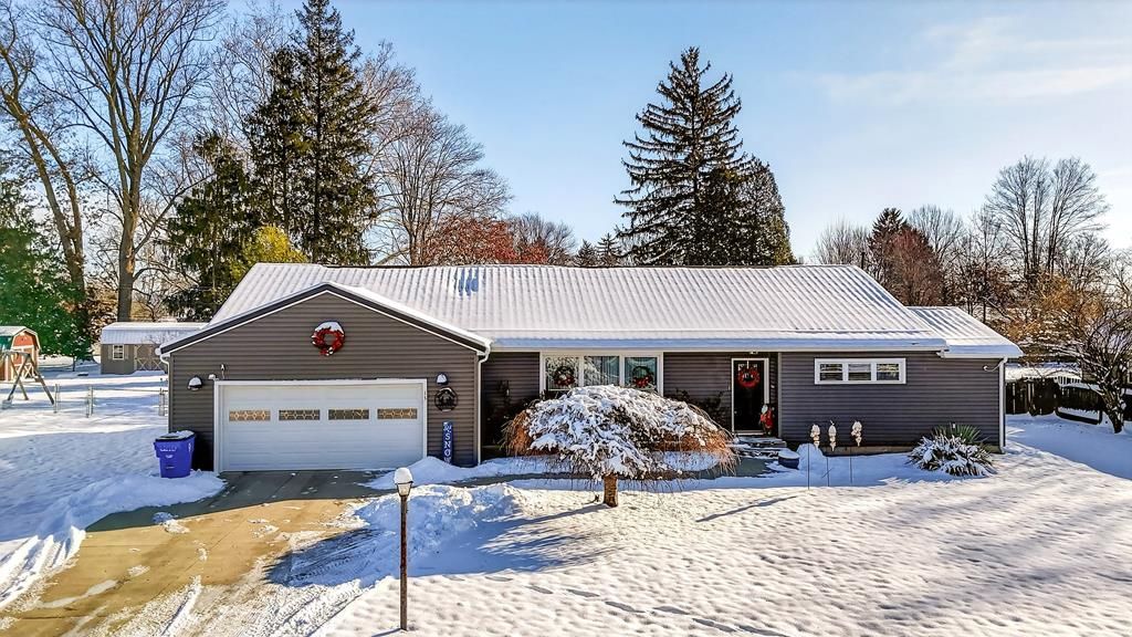 15 Shawnee Drive, Chillicothe, OH 45601 Main Photo