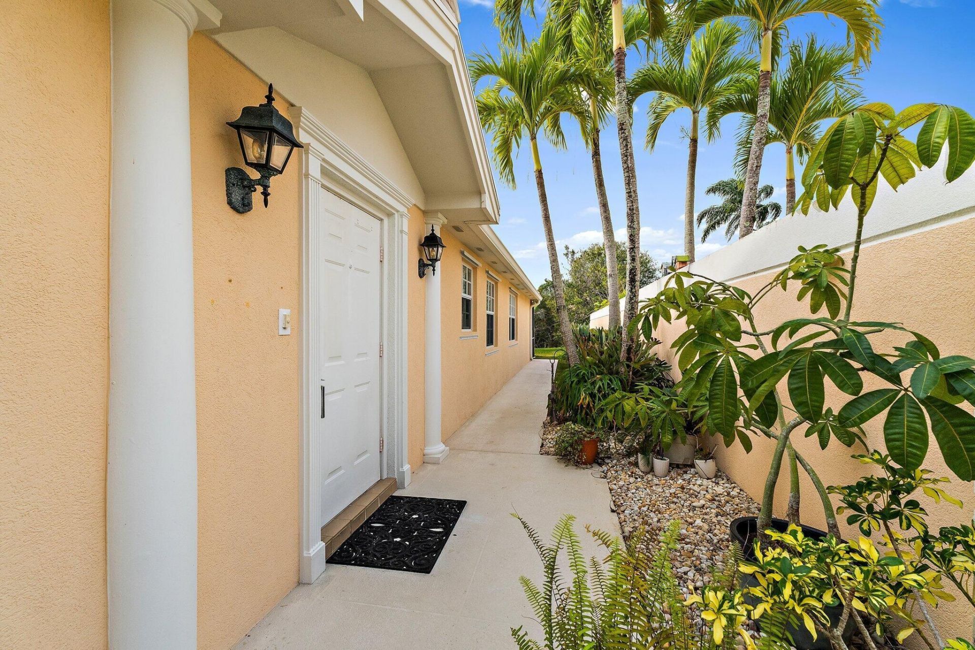 9054 SE Hawks Nest Court, Hobe Sound, FL 33455 Photo