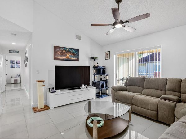 18840 NW 57th Ave, Unit 302, Hialeah, FL 33015