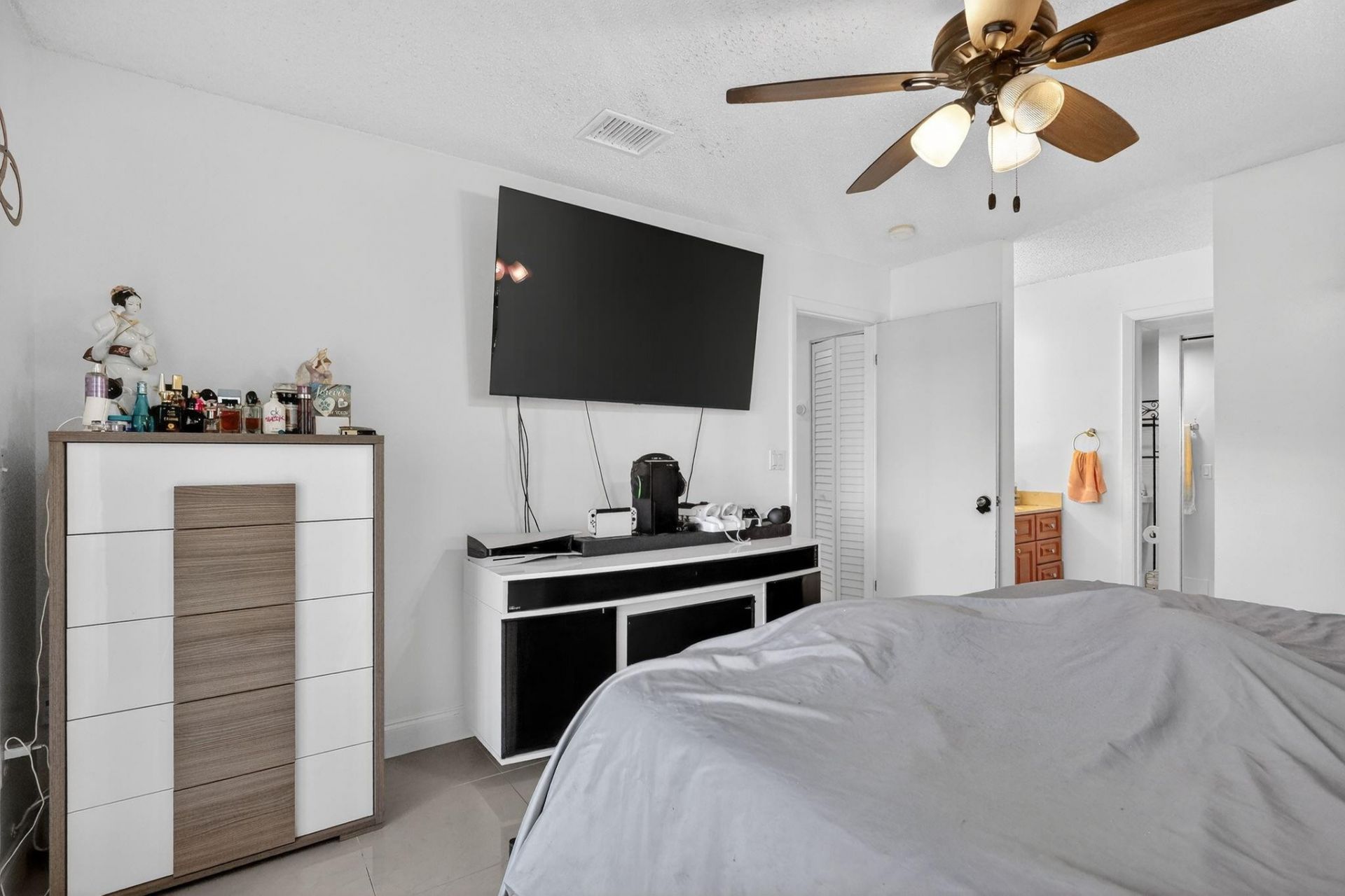 18840 NW 57th Avenue, Unit 302, Hialeah, FL 33015 Photo